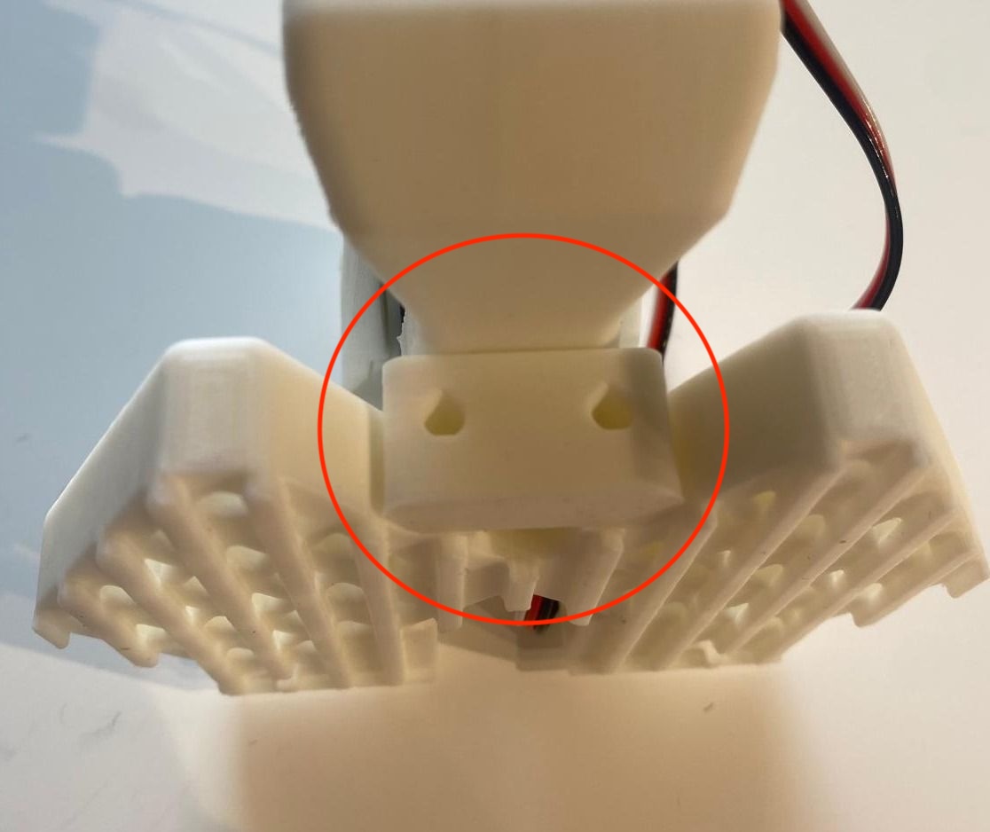 so100_assembly_11.jpg