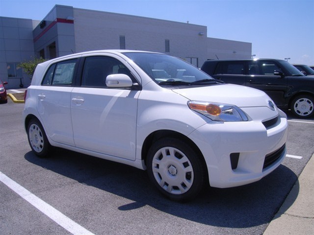 Scion xD Hatchback 2012