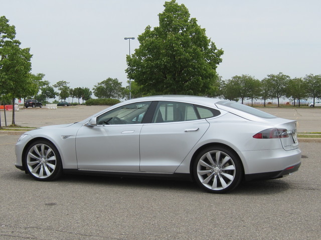 Tesla Model S Sedan 2012